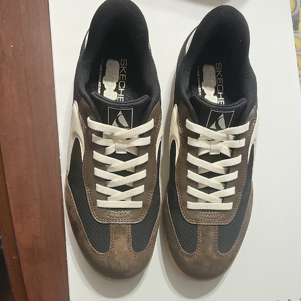 Skechers Women's Brown and Black Lace-Up Casual Sneakers